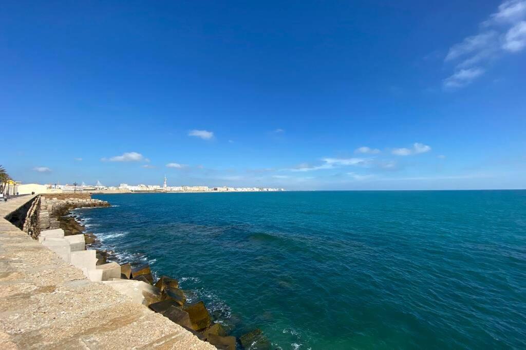 Appartamento The Traveller`s house Mirador playa la Caleta en Cádiz Esterno foto